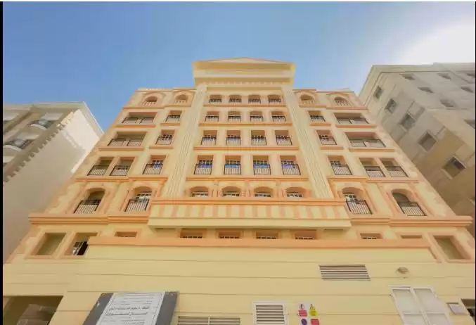 Wohn Klaar eigendom 2 Schlafzimmer U/F Wohnung  zu vermieten in Al Sadd , Doha #15042 - 1  image 